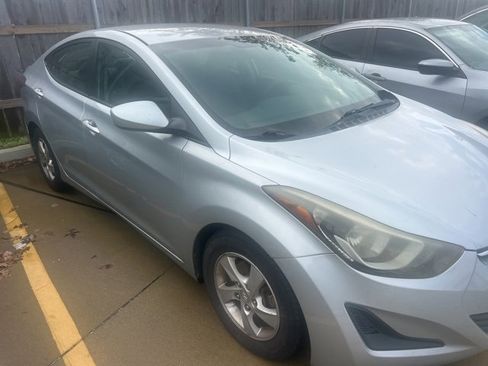 Used 2014 Hyundai Elantra SE image 4
