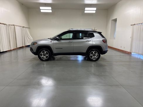 Used 2022 Jeep Compass Trailhawk w/ Trailhawk Convenience Group AWD/4WD image 5