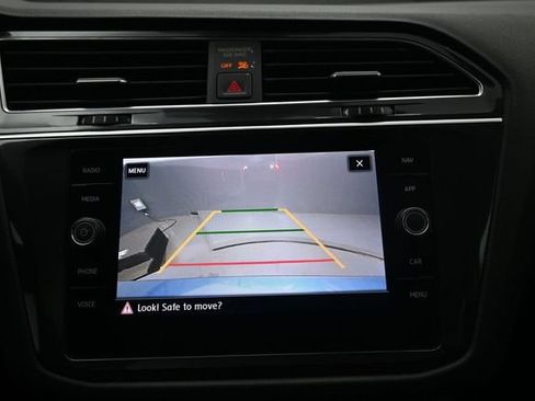 Used 2020 Volkswagen Tiguan SEL FWD image 12