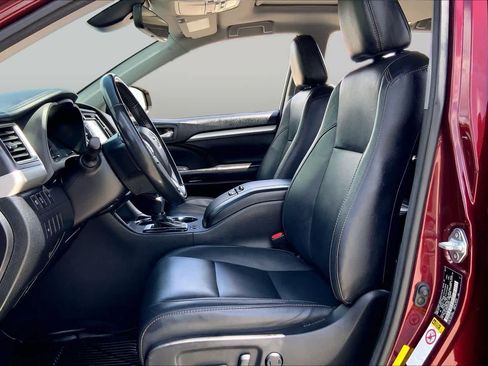 Used 2017 Toyota Highlander XLE FWD image 8