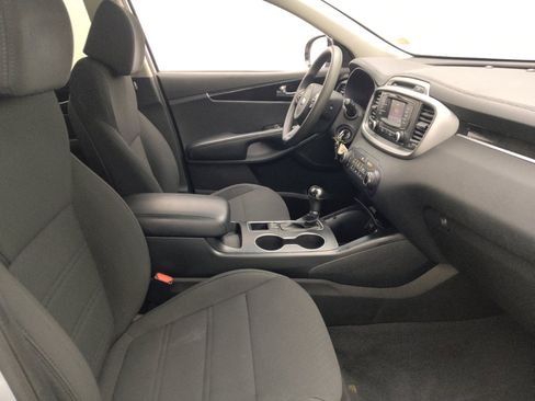 Used 2017 Kia Sorento AWD image 21