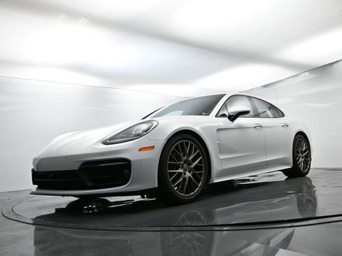 Certified 2023 Porsche Panamera Platinum Edition image 44