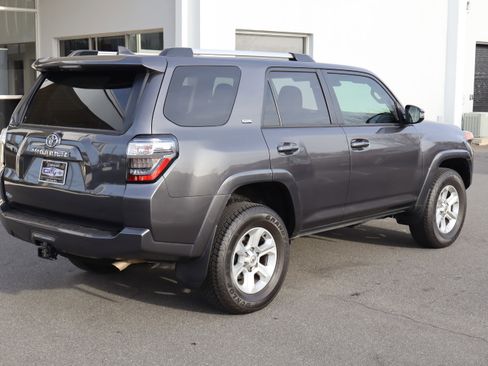 Used 2022 Toyota 4Runner SR5 Premium image 10