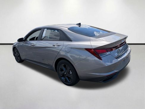 Used 2023 Hyundai Elantra SEL w/ Cargo Package FWD image 6