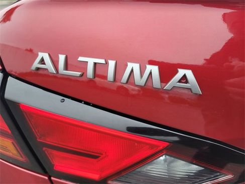 Used 2024 Nissan Altima 2.5 SV image 10