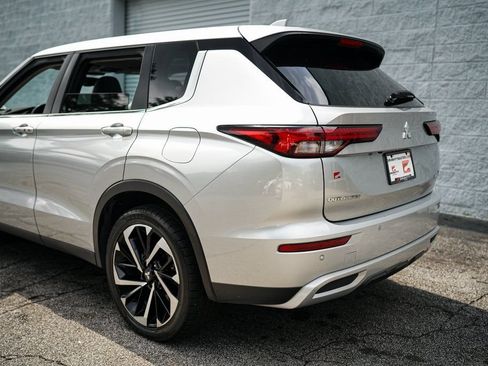 Used 2023 Mitsubishi Outlander LE AWD/4WD image 12
