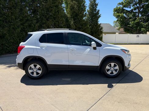 Used 2021 Chevrolet Trax LT w/ LT Convenience Package AWD/4WD image 32