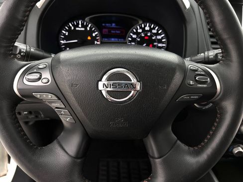 Used 2020 Nissan Pathfinder SL AWD/4WD image 17