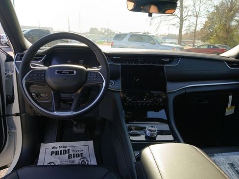 New 2025 Jeep Grand Cherokee Limited image 7