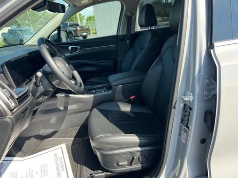 Used 2025 Kia Sorento EX w/ Panoramic Sunroof Package FWD image 10