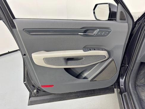 Used 2024 Kia EV9 Land image 47