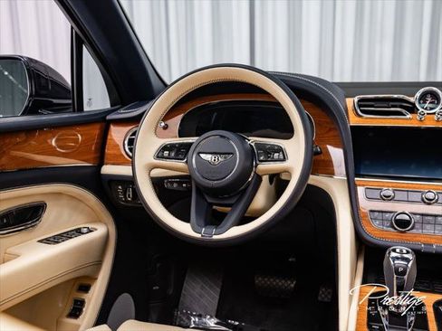 Used 2023 Bentley Bentayga Extended Wheelbase AWD/4WD image 29