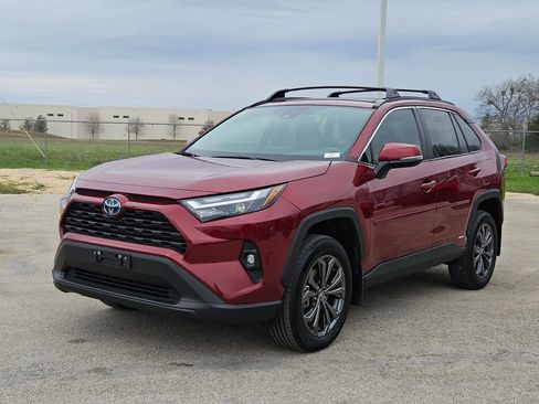 Used 2024 Toyota RAV4 XLE Premium image 7