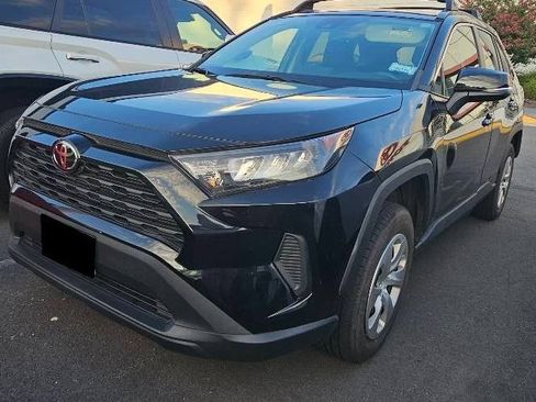 Used 2021 Toyota RAV4 LE AWD/4WD image 1