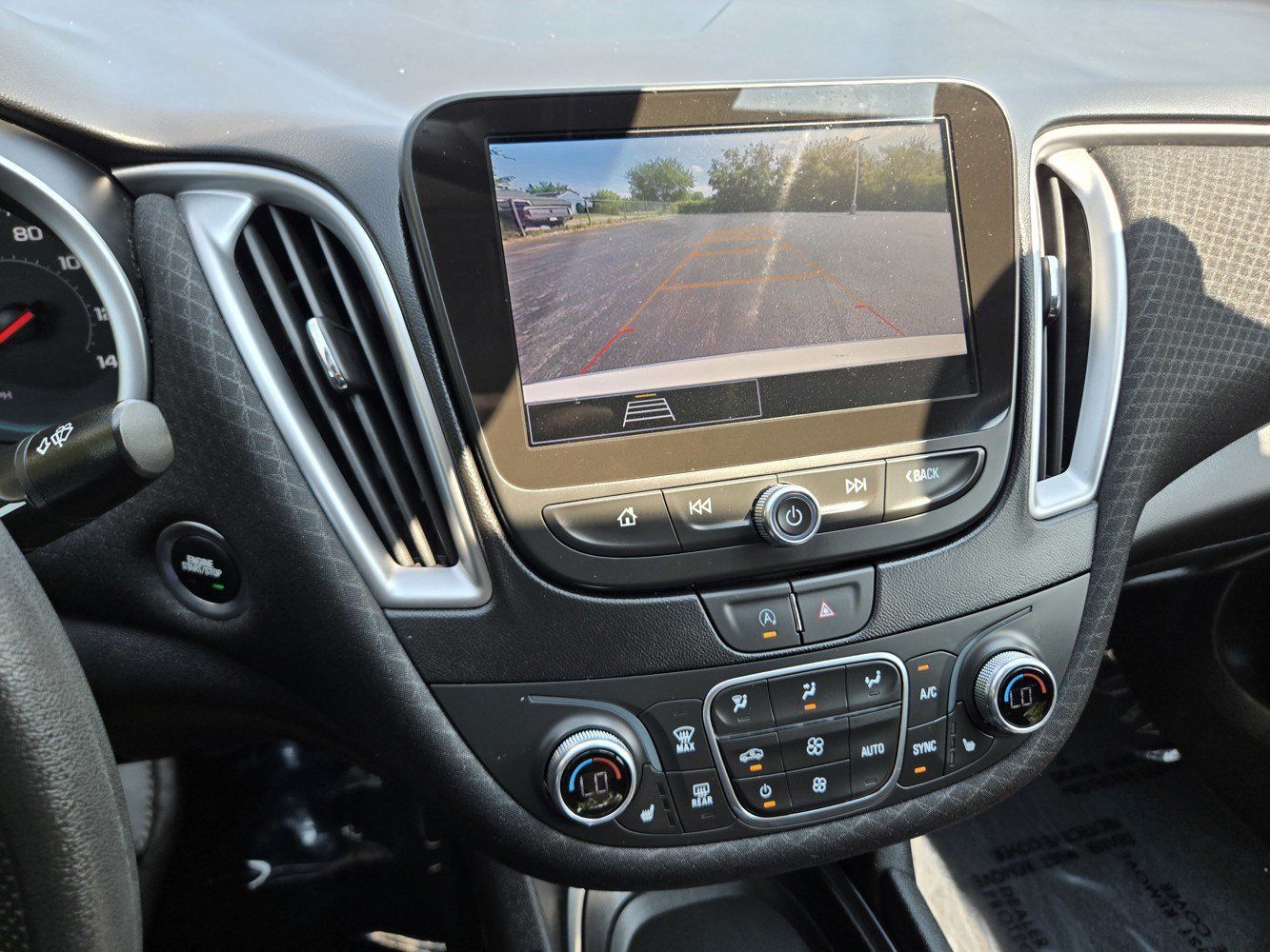 Used 2025 Chevrolet Malibu LT FWD image 9