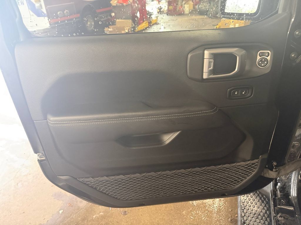 Used 2022 Jeep Wrangler Unlimited Sahara w/ LED Lighting Group AWD/4WD image 28
