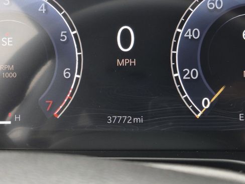 Used 2023 Jeep Grand Cherokee Limited w/ Black Appearance Package image 17