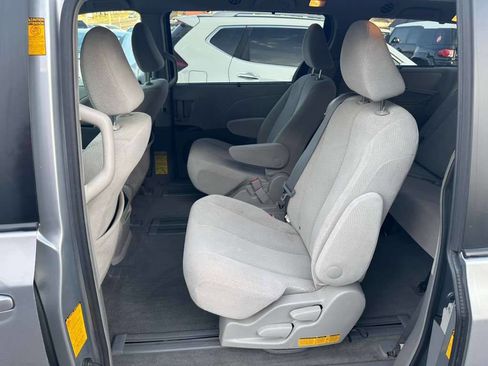 Used 2014 Toyota Sienna LE image 21
