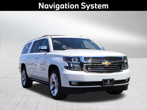 Used 2019 Chevrolet Suburban Premier w/ Premier Plus Edition AWD/4WD image 4