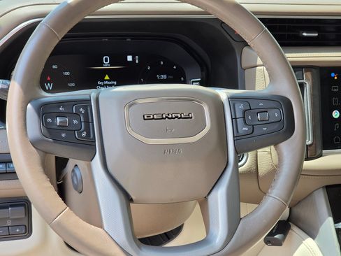 Used 2022 GMC Yukon Denali w/ Advanced Technology Package AWD/4WD image 10