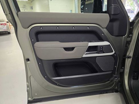 Used 2023 Land Rover Defender 110 SE AWD/4WD image 20