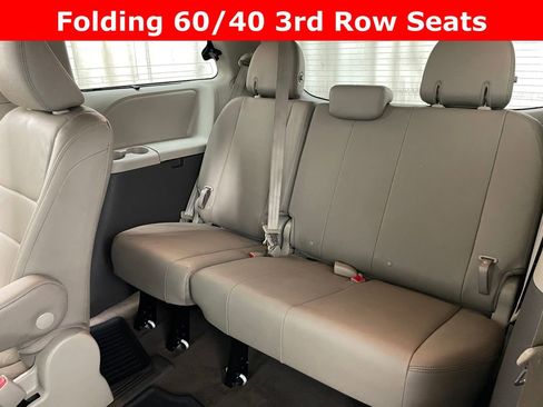 Used 2018 Toyota Sienna XLE Premium AWD/4WD image 17