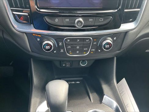 Used 2023 Chevrolet Traverse High Country FWD image 32