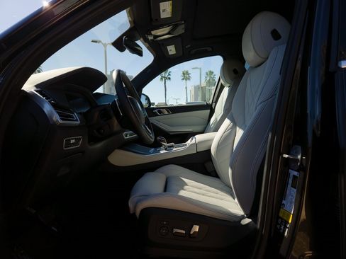 Used 2023 BMW X5 xDrive40i w/ Premium Package image 11