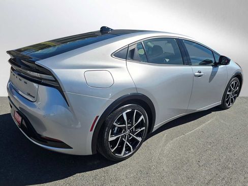 Used 2024 Toyota Prius Prime Premium image 3