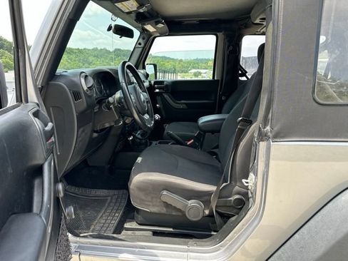 Used 2018 Jeep Wrangler Sport w/ Connectivity Group AWD/4WD image 4