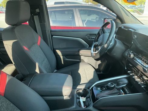 Used 2024 Chevrolet Colorado Z71 w/ Z71 Convenience Package 2 AWD/4WD image 4