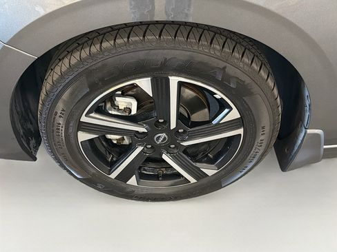Used 2024 Nissan Sentra SV FWD image 11