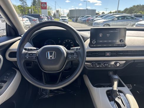 Used 2024 Honda HR-V LX image 2