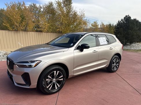 Used 2025 Volvo XC60 B5 Core image 3