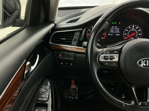 Used 2018 Kia Cadenza Premium FWD image 31