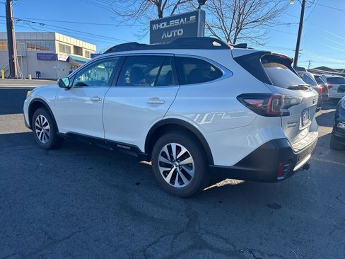 Used 2022 Subaru Outback Premium image 3