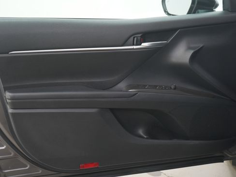 Used 2021 Toyota Camry SE w/ Cold Weather Package image 19