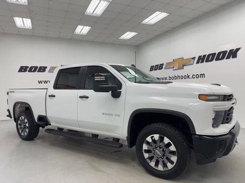 Used 2024 Chevrolet Silverado 2500 Custom w/ Custom Value Package AWD/4WD image 3