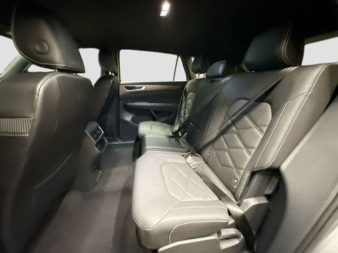 Used 2024 Volkswagen Atlas Cross Sport SE image 25