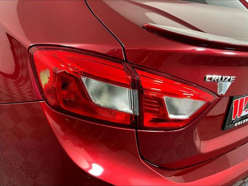 Used 2019 Chevrolet Cruze LT w/ Convenience Package FWD image 23