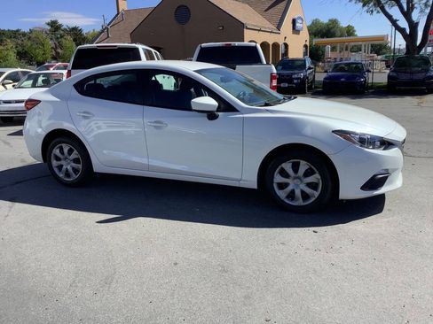 Used 2016 MAZDA MAZDA3 i Sport FWD image 9