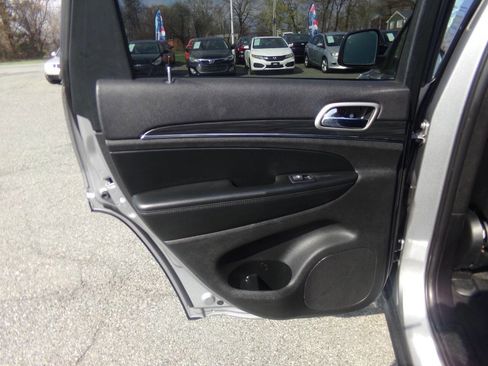 Used 2019 Jeep Grand Cherokee Limited image 35