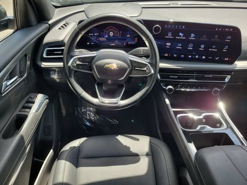 Used 2025 Chevrolet Traverse LT FWD image 20