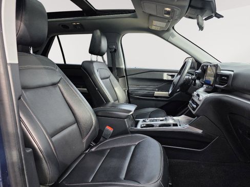 Used 2020 Ford Explorer XLT w/ Equipment Group 202A image 12