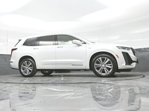 Certified 2024 Cadillac XT6 Premium Luxury w/ LPO, Floor Liner Package AWD/4WD image 34
