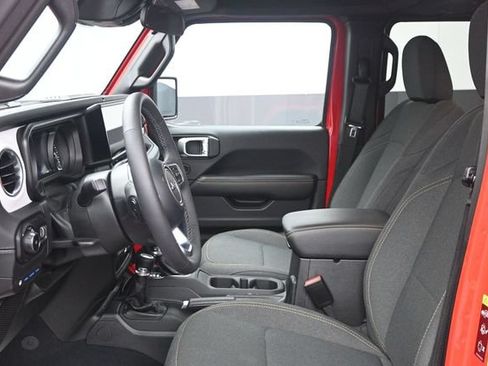 Used 2025 Jeep Wrangler Unlimited Sahara AWD/4WD image 6