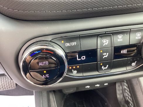 Used 2022 Chevrolet TrailBlazer LT w/ Convenience Package AWD/4WD image 32