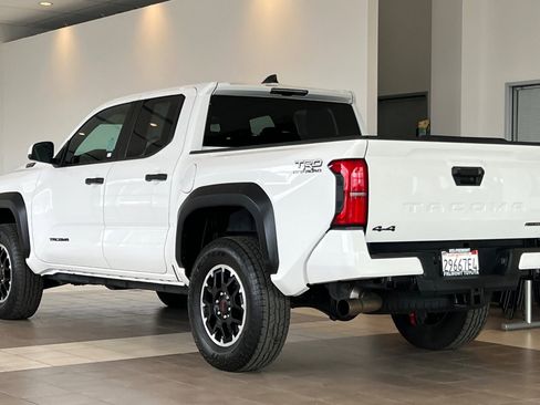 Certified 2025 Toyota Tacoma TRD Off-Road image 6