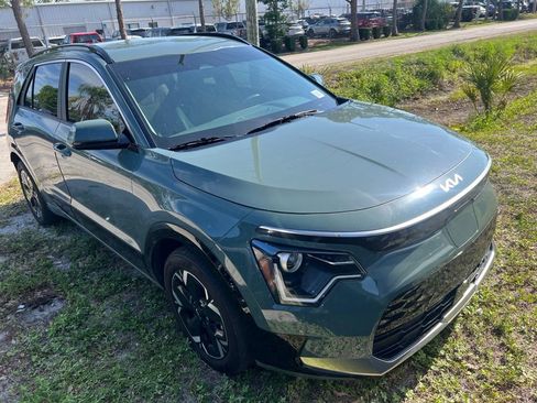 Certified 2024 Kia Niro Wind FWD image 2