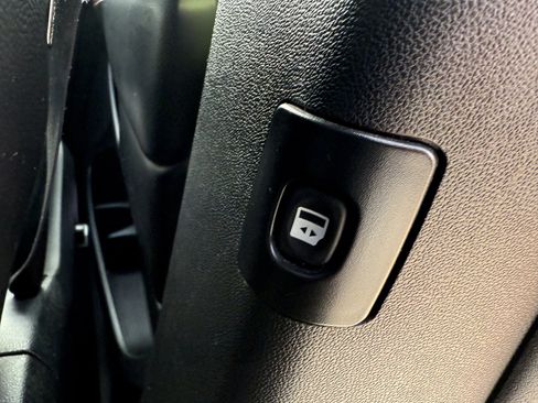 Used 2018 Dodge Grand Caravan GT image 16